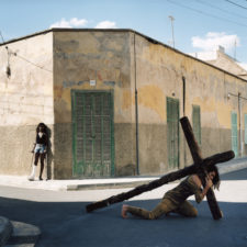© Bettina Rheims, Le chemin de croix, juin 1997, Majorque