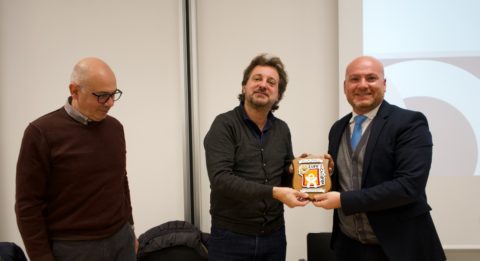 Leonardo Pieraccioni insieme a Roberto Valerio di Cure2Children e Mimmi Cafasso della LABA di Firenze